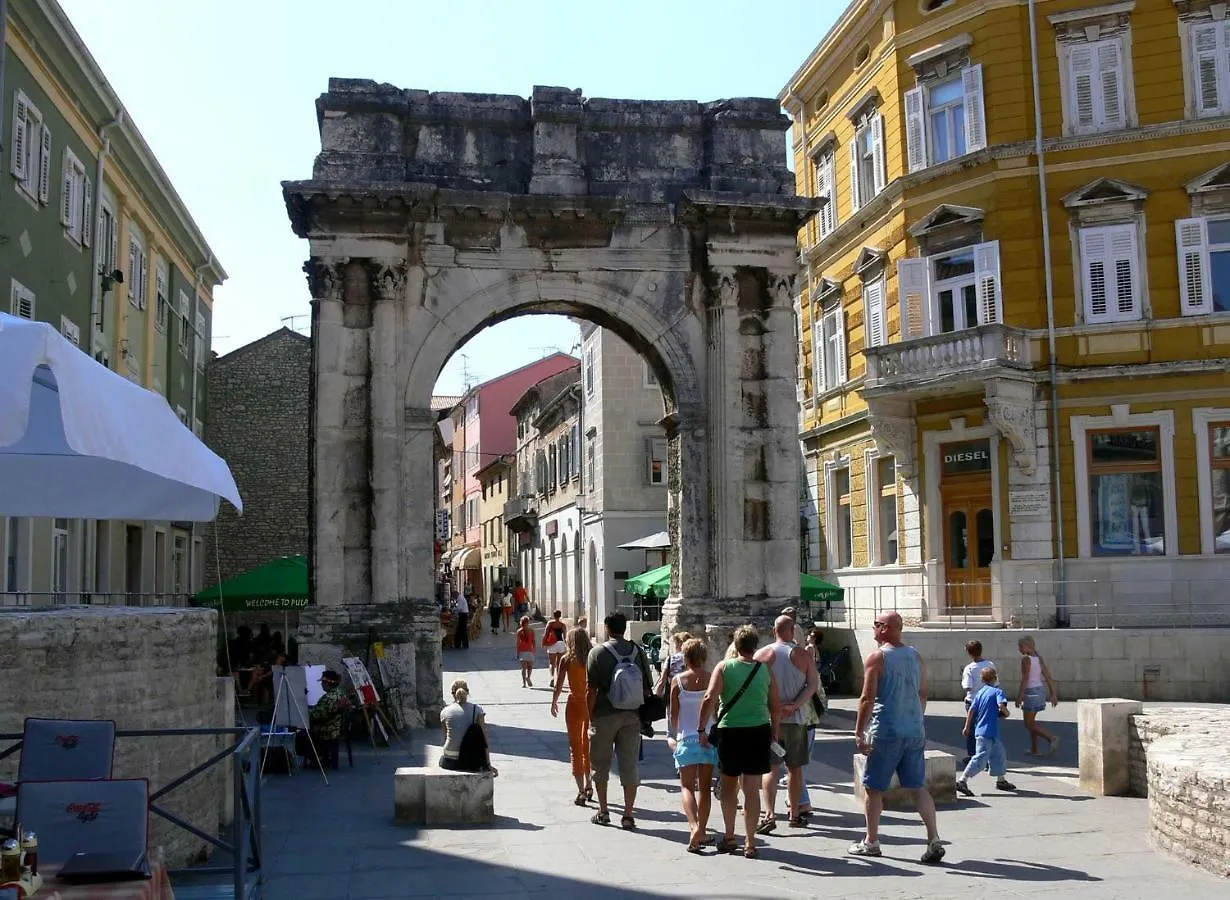 Centar Old Town, With Free Private Parking Appartement Pula 0*,  Kroatië